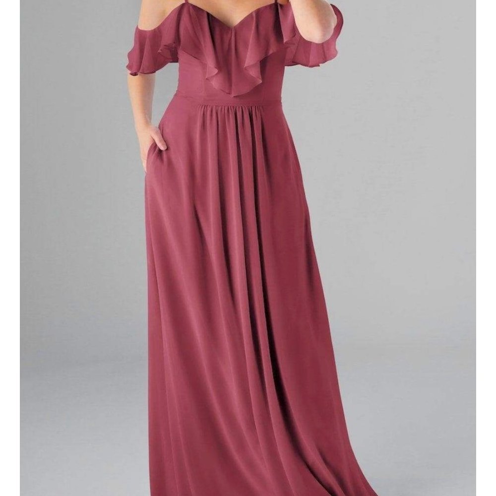 Elegant Off-Shoulder Maxi Dress in Mauve